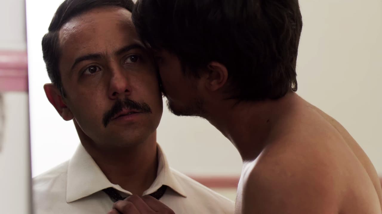 Además, le aseguró que él sería mejor 
<b><a href="http://www.univision.com/series/el-chapo/juan-pablo-gamboa-es-el-presidente-64-en-el-chapo">presidente que el actual número 64</a></b>, quien recientemente había echado de Monterrey y dentro de una cumbre internacional a Fidel Castro.