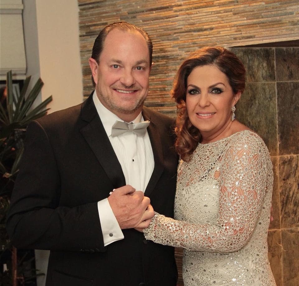 Con Tita se casó por tercera vez, en una boda íntima en el departamento donde vivó hasta el último momento. Siempre fueron grandes amigos y se conocian desde niños.