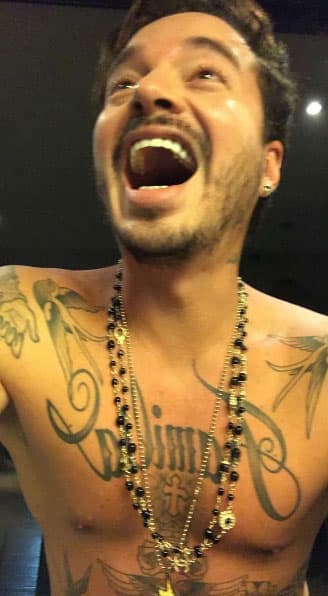 J Balvin gritando a los cuatro vientos que ya viene PLN 2017.