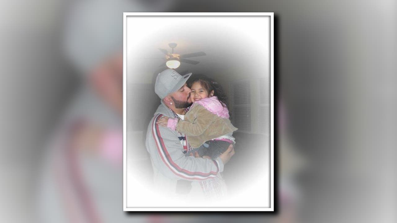 Cuando el conductor del camión llegó junto a otro joven Gutierrez los confrontó, en un momento el camión arrancó y arrolló al hombre y lo arrastró al menos 100 metros, según su familia, el padre de 42 años murió en el sitio.