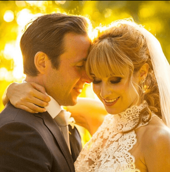 ¡Se casó! Apenas fue en noviembre cuando nos enteramos de que se había comprometido, y antes de que terminara el año apareció esta imagen en las redes sociales.