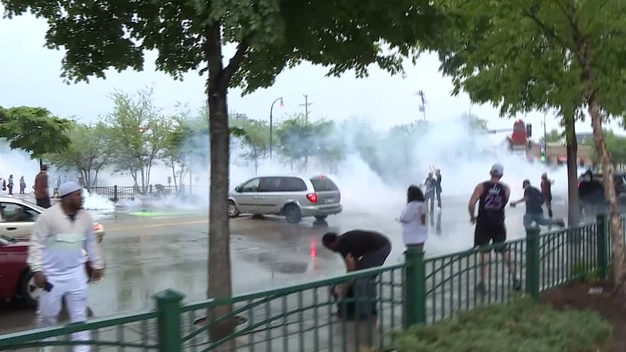 Miles de personas han salido a las calles y usando la frase “No puedo respirar” han mostrado su descontento.