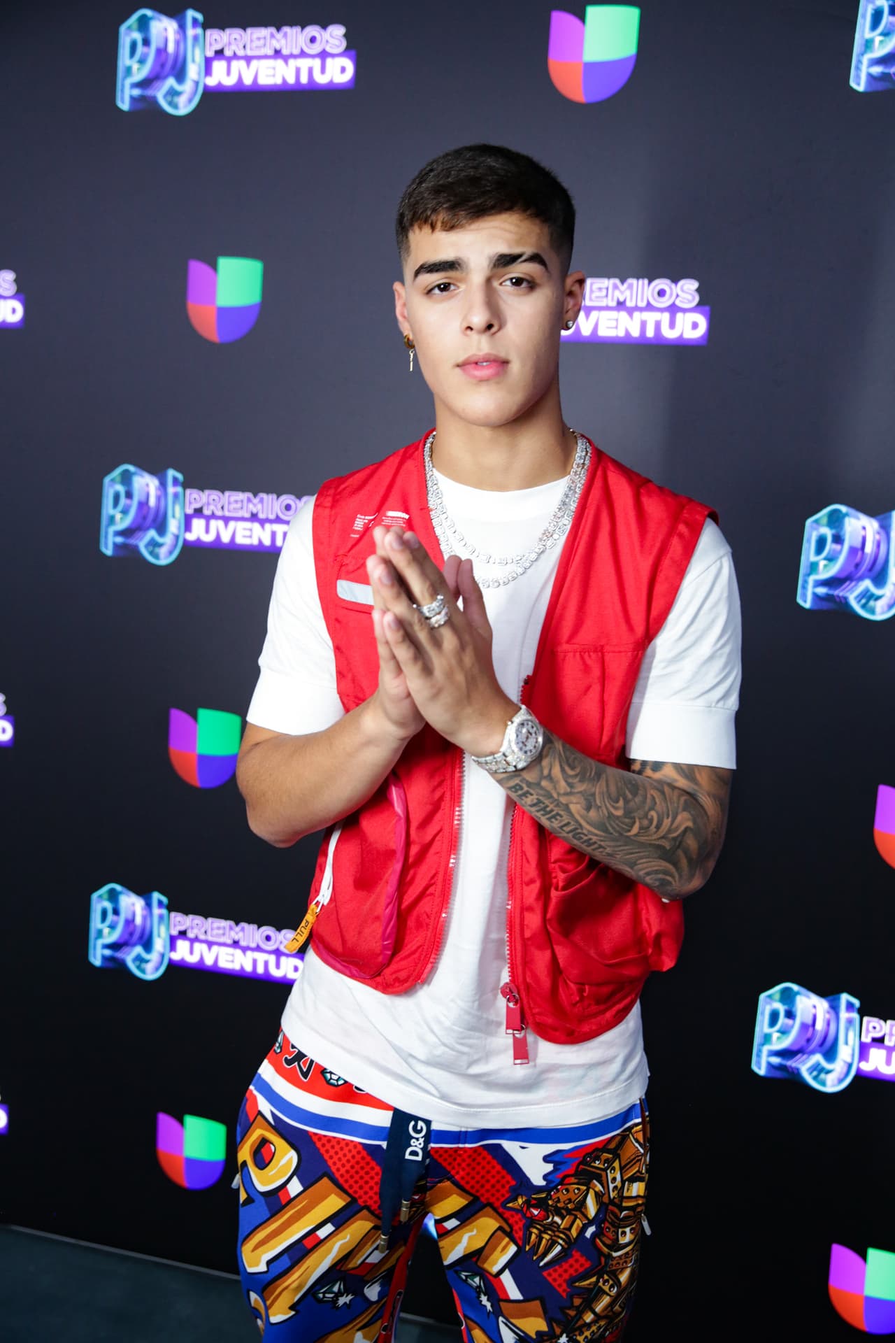 El puertorriqueño Lunay, de 18 años, con un look acorde a su edad y a la fiesta juvenil preferida del verano.