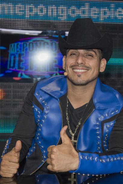 Caras graciosas, bromas, muestras de afecto y selfies con los fans, de todo pasa en el backstage y los famosos lo saben. Mira todo lo que no pudiste ver en la gala cinco de Me Pongo De Pie.