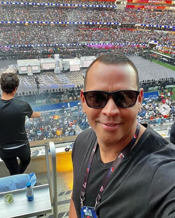 Otro que anduvo ahí fue A-Rod, quien se tomó varias 'selfies' al interior del estadio. Lo llamativo es que su ex JLo también asistió en compañía de Ben Affleck.