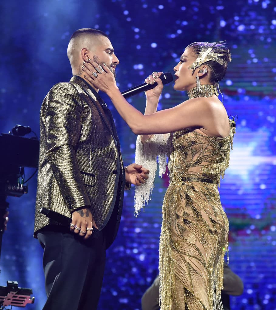 Lo que sí se sabe es que la ‘Diva del Bronx’ tiene ya preparado un disco con la música de la película en la que también participa
<b>Juan Luis Londoño</b> y como confesó en ‘The Tonight Show’, “tengo seis u ocho canciones y
<b>Maluma</b> hace dos o tres”.