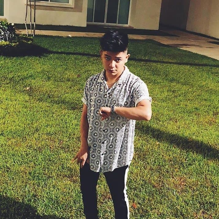 Su papá es chef y disfruta al máximo la carrera artística de 'El Chino'.