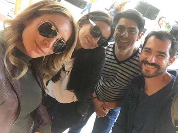 Gracias a esta foto los comentarios de los seguidores no pararon: "Wow jeje las vueltas que da la vida. Víctor y tu se vuelven a encontrar después de siglos en un proyecto. ¡Suerte!", "Donde hubo fuego cenizas quedan", "Wow esa imagen me remontó a la época de 'Dos chicos de cuidado'".