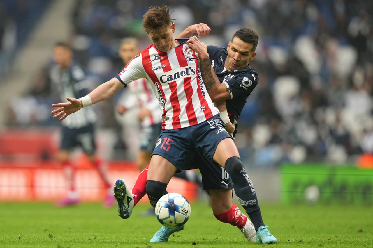 Monterrey controla el partido durante casi los 90 minutos, pero su delantera no es nada contundente y terminan cayendo 0-2 en el 'Giagnte de Acero'.