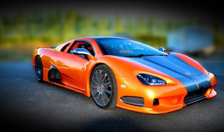 <b>Puesto 5: SSC Ultimate Aero.</b> El primer modelo estadounidense que aparece en el ranking es una creación de SSC North America un pequeño fabricante de hiperautos con sede en West Richland, en el estado de Washington. El Ultimate Aero fue el auto que finalmente rompió la hegemonía del CCX, convirtiéndose en el auto rápido del mundo entre 2007 y 2010. Su precio de venta es de 654,400 dólares.