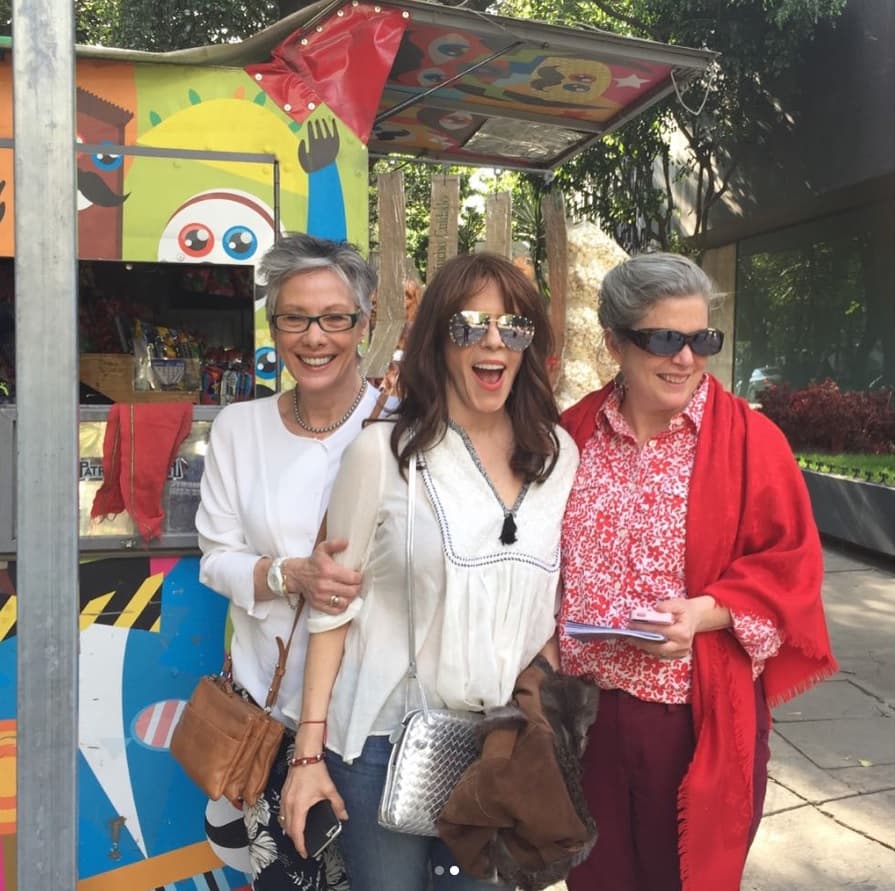 La actriz sigue en la lucha y se refugia en sus amigas, incluso se ha animado a compartir un poco más de su vida cotidiana mientras espera
<b> la remisión.</b>