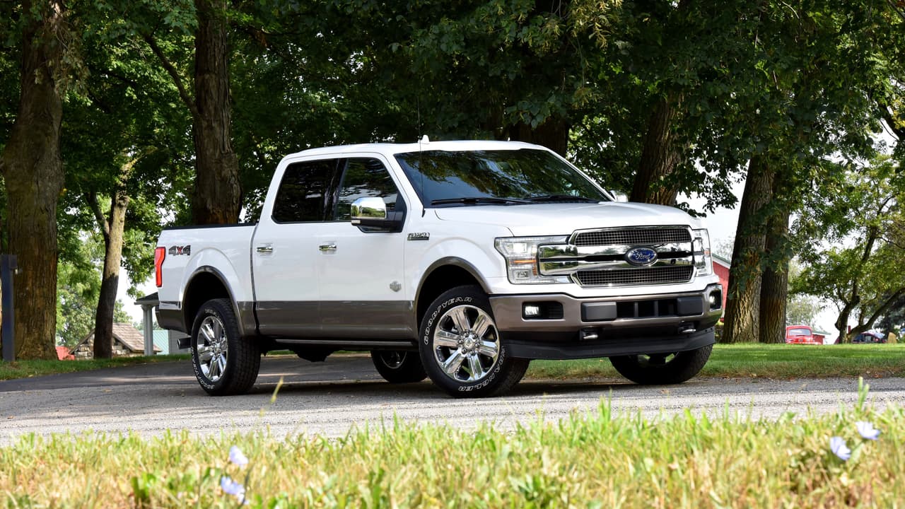 <h3 class="cms-h3-H3">Mejor pickup de 2018: Ford F-150.</h3>
<br>
<br>Para Consumer Reports el vehículo más vendido de Estados Unidos es también la mejor pickup disponible en el país. La publicación califica a la Ford F-150 como un caballo de trabajo impresionante e innovador. Entre los atributos que destacó la publicación se encuentra una sobresaliente economía de combustible combinada (para una pickup grande) de 19 millas por galón, aceleración rápida y encomiable habilidad para remolcar incluso en el caso del V6 Ecoboost de 2.7 litros doble turbo, el más pequeño de su amplia lista de motores.