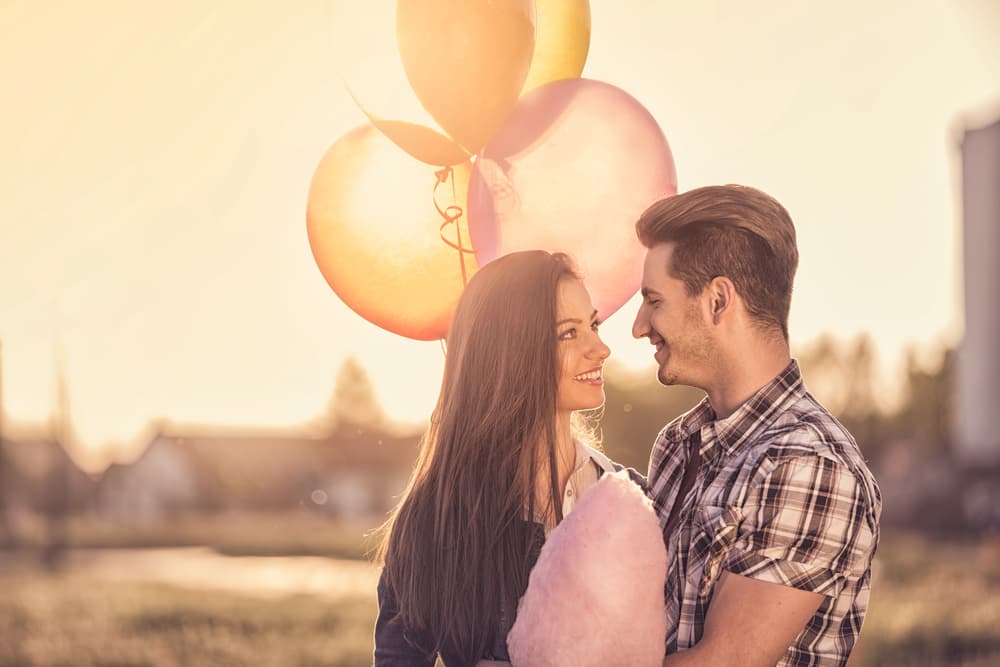 Con la influencia de Júpiter a partir de estos momentos te sentirás s inspirado a declarar tus sentimientos a quien te inspira. Con el ímpetu que te rodea podrás conquistar y tener éxito en tus aventuras amorosas.
<br>
<br>Por Profesor Zellagro