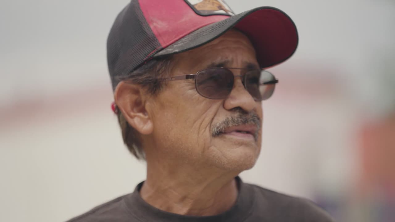 Entre flores y recuerdos: Manuel Ávila y su rincón mexicano en La Villita