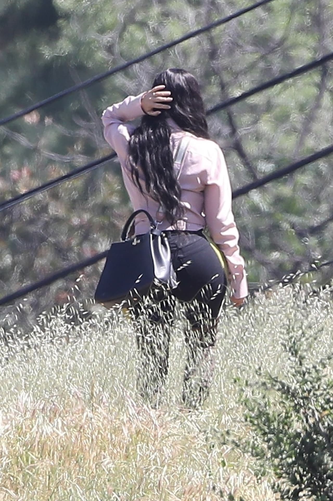 DeGeneres, tartamudeando, preguntó a Kim Kardashian: “¿Tienes alguna opinión (sobre la situación de Khloé)?”.