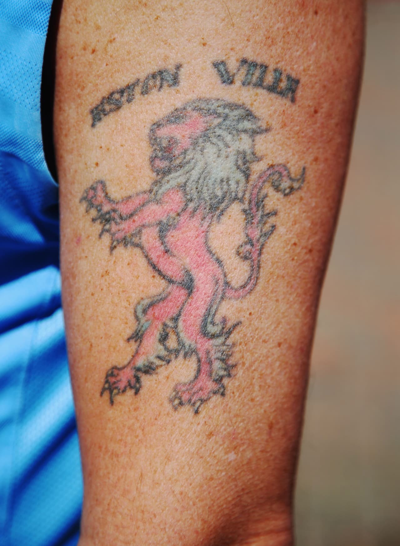 Los fanáticos en el mundo quisieron rendir un homenaje a sus países, equipos o jugadores favoritos por medio de tatuajes. Algunos más grandes y coloridos, con rostros de las figuras y escudos representativos son una muestra del cariño que alrededor del mundo expresan los hinchas del fútbol.