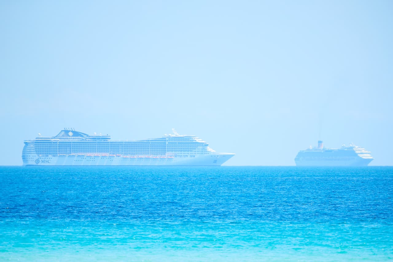 Una de las imágenes más repetidas en las últimas semanas es la de cruceros que llegan a los puertos del sur de Florida pidiendo que se les reciba, pues llevan pasajeros o tripulantes enfermos de coronavirus, y en otras partes se lo han negado.