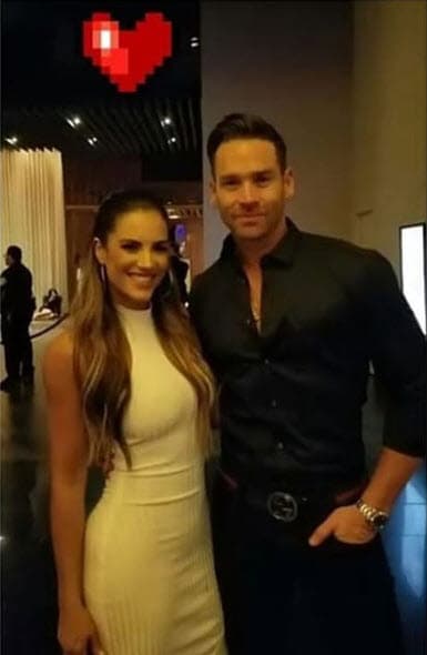 Hace unos días, ambos actores anunciaron que mantienen su relación a través de sus respectivas cuentas de Instagram. Por medio de fotografías en las que ambos se dan un beso en la mejilla y con románticos mensajes, pusieron fin a las especulaciones.