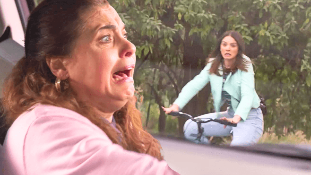 Consuelo atropella a Valeria | Tan Cerca De Ti, Nace El Amor | Capítulo 2