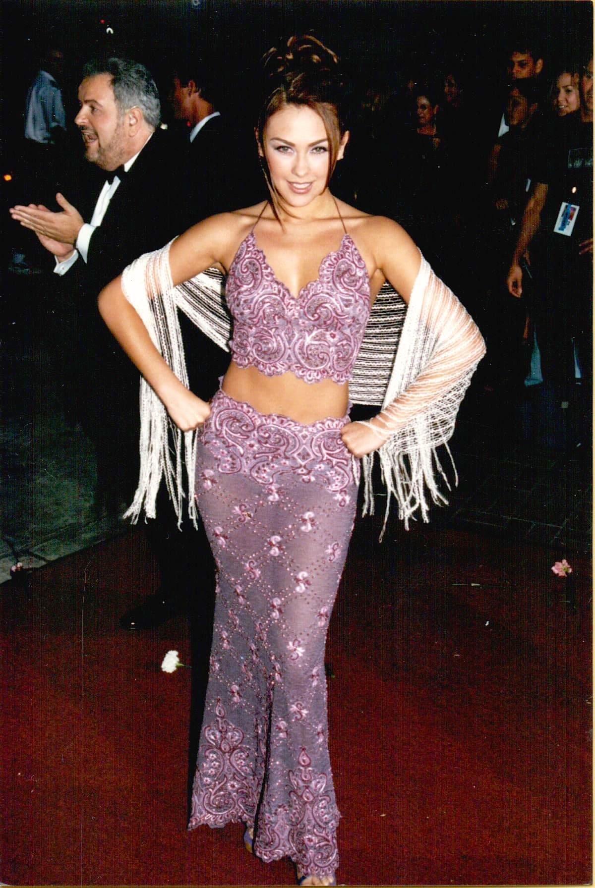 Esta declaración echa a la borda las recientes especulaciones que han surgido alrededor de una supuesta relación entre ella
<b> <a href="https://www.univision.com/shows/el-gordo-y-la-flaca/david-zepeda-regreso-a-la-solteria-pero-sigue-frecuentando-y-amando-a-su-exnovia-video" target="_blank">y el actor David Zepeda. </a></b>
<br>