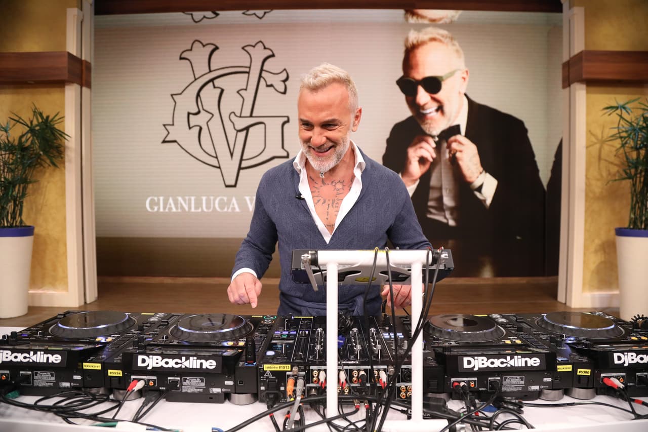 Gianluca Vacchi estaba listo para poner a bailar a todos en el estudio.