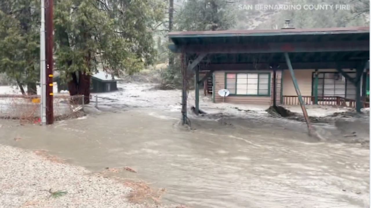 Fuerte tormenta que azota el sur de California provoca inundaciones y deslaves