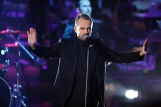 Miguel Bosé figura como accionista de la firma panameña Dartley Finance S.A. desde agosto de 2016. El trámite de la adquisición de las acciones fue hecho por el despacho Alcogal.
<br>