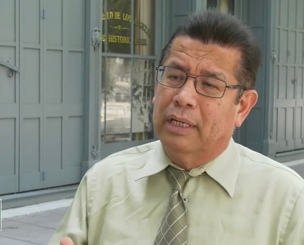 El activista Juan José Gutiérrez recuerda que en la era de Trump “se violaron derechos de forma flagrante, cruel e inhumana porque a los 
<a href="https://www.univision.com/temas/ninos">niños</a> 
<b>no se les puede dejar de tratar como tal por el solo hecho de cruzar la frontera”. </b>
<br>