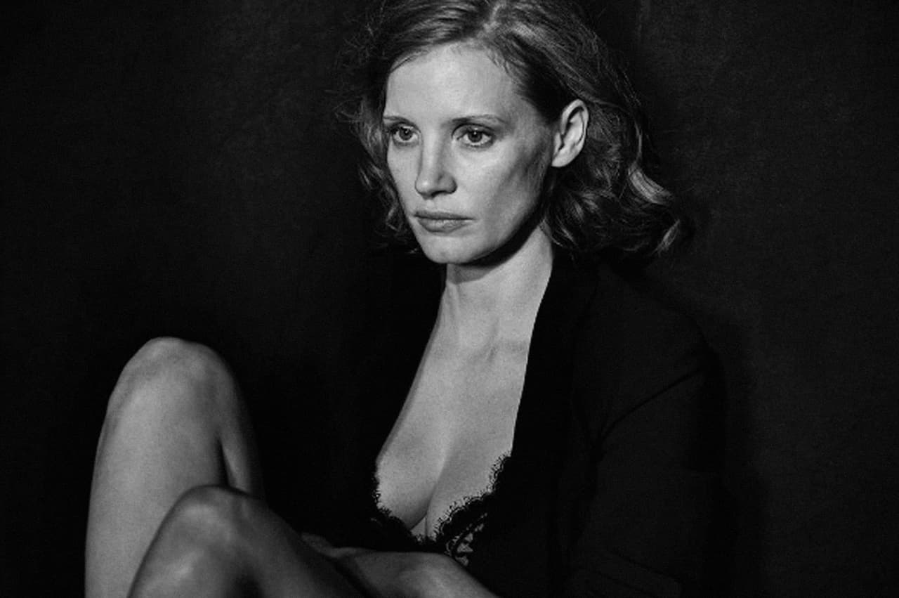 Jessica Chastain también posó para esta serie de retratos que según su creador tratan de que la belleza hable de la individualidad y el corage de ser uno mismo. 
<a href="https://www.instagram.com/pirelli/">@Pirelli PETER LINDBERGH para PIRELLI CALENDAR</a>