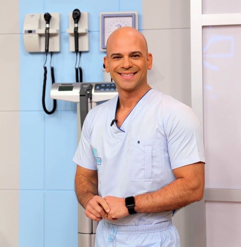 Carlos contó en vivo para Despierta América que el hecho sucedió durante días feriados en la nación, por lo que inmediatamente llamó al Dr. Juan, compañero y amigo de Despierta América, quien a la brevedad lo canalizó con un médico apropiado para su lesión.