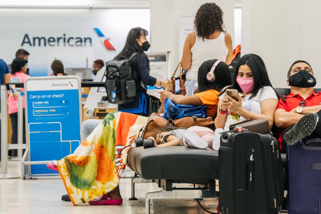 Cuarto día de cancelaciones en American Airlines: más de 2,000 vuelos suspendidos