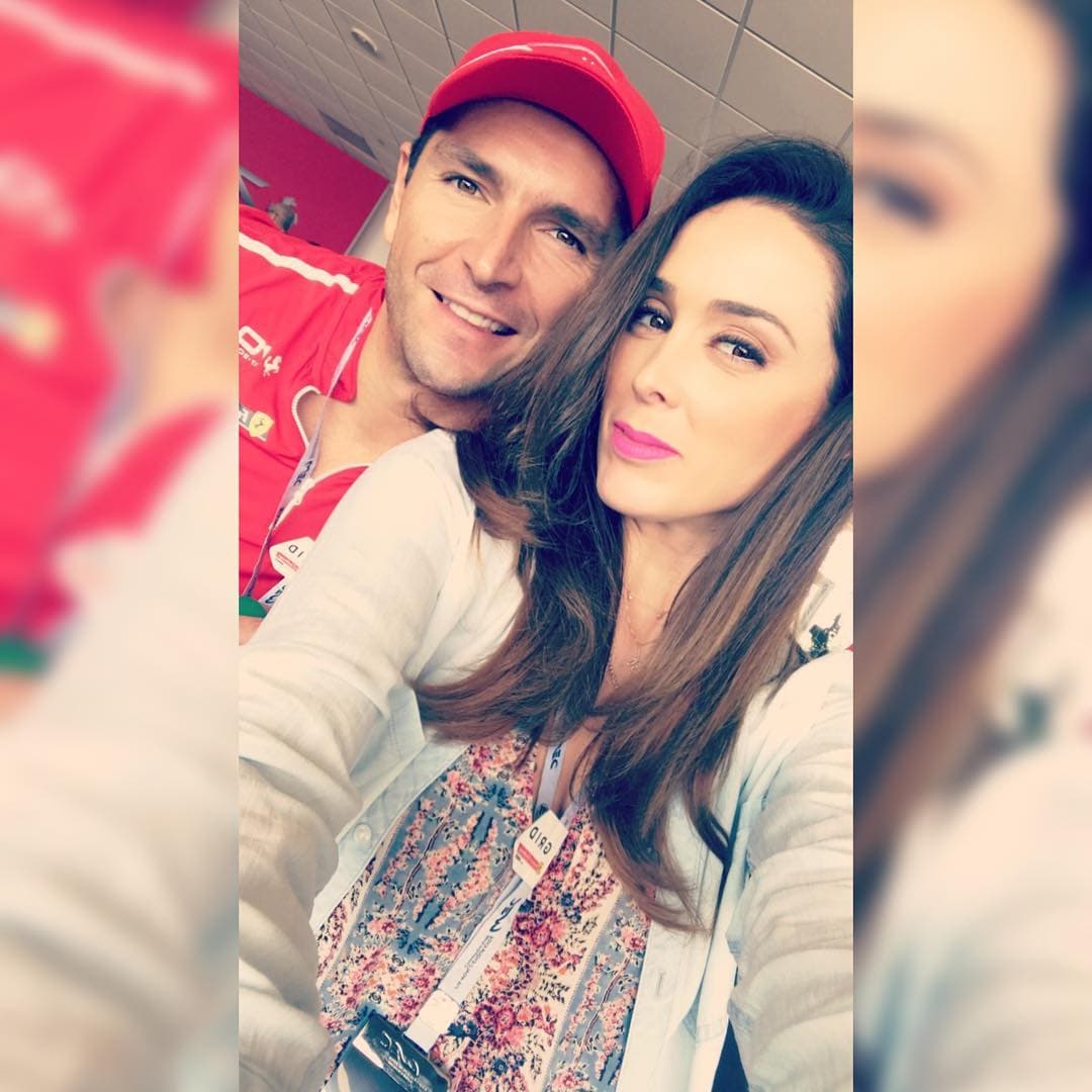 Pero ambos querían que su familia creciera más y más, por lo que al poco tiempo 
<b><a href="http://www.univision.com/temas/jacqueline-bracamontes">Jacqueline</a></b> volvió a quedar embarazada, dando a luz a Carolina, su segunda hija.