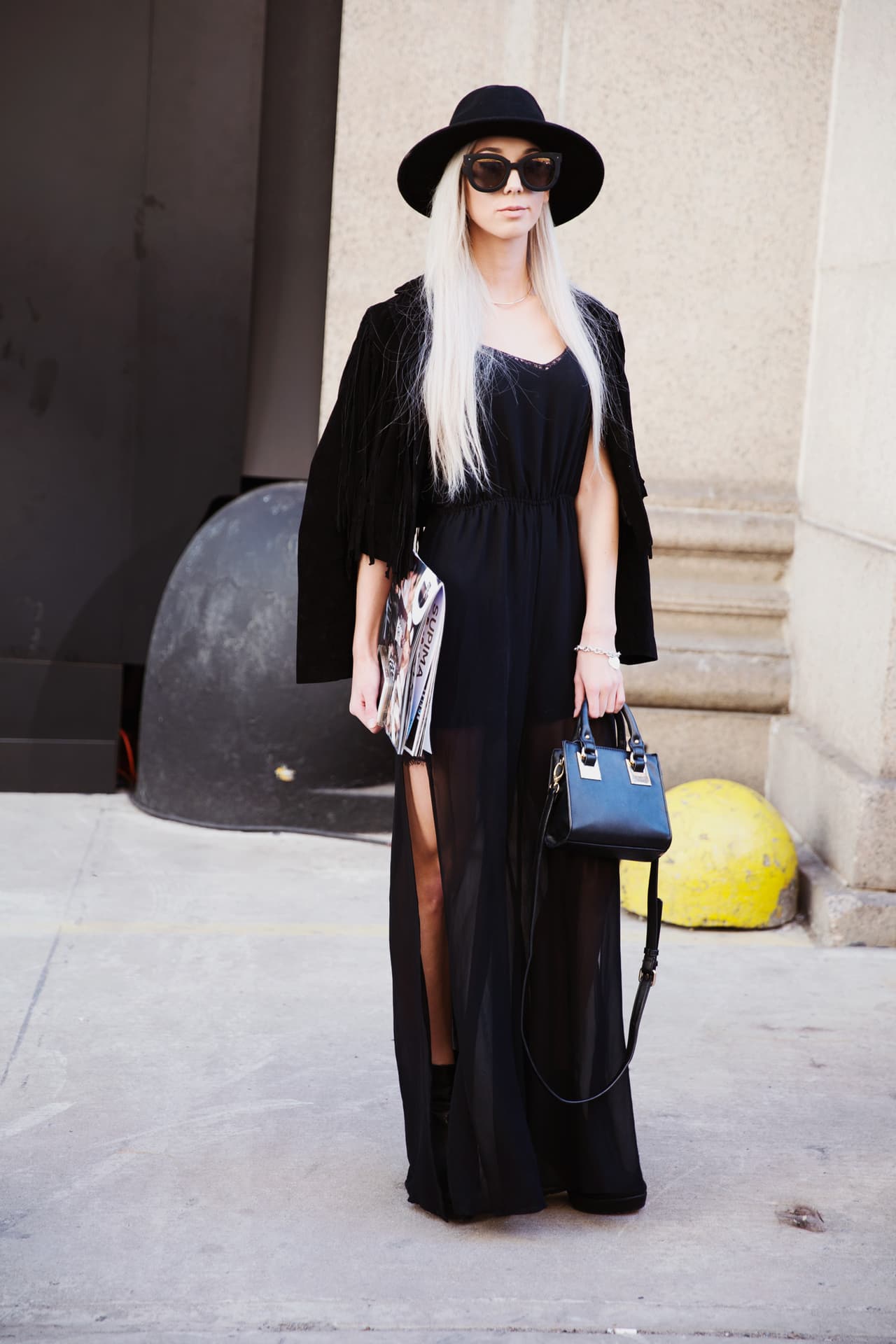 Usar colores en bloque, cualquiera que sea el caso, siempre generará mucha más contundencia en el look y por consiguiente llamará la atención de los fotógrafos que siempre están a la caza de cosas diferentes.