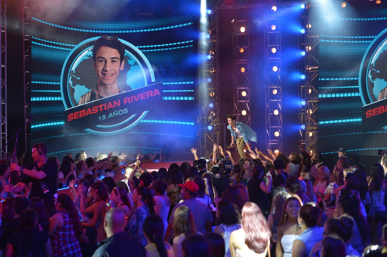 We are drooling over Sebastián. Lo que no tiene en peso, lo tiene en talento.