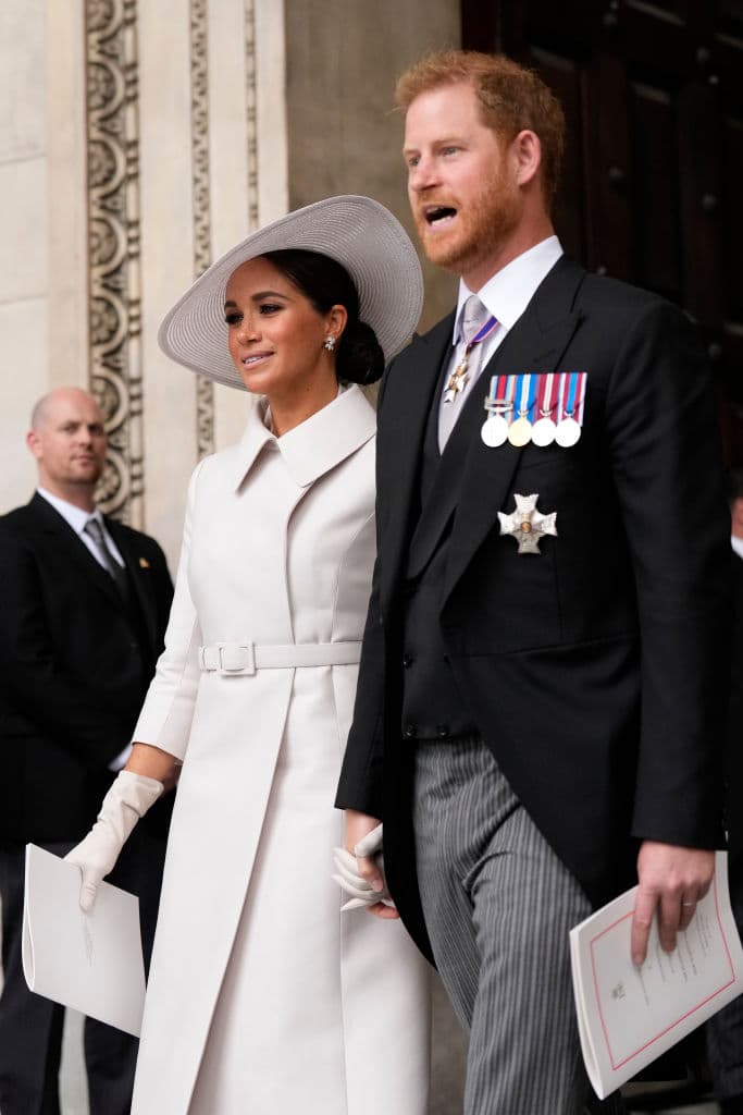 En junio pasado, Harry y
<a href="https://www.univision.com/famosos/meghan-markle-harry-misa-accion-de-gracias-jubileo-fotos">Meghan Markle fueron vistos por última vez junto a la familia real</a> al asistir a una de las celebraciones del Jubileo de Platino de la reina Isabel II, por sus 70 años en el trono.
<br>