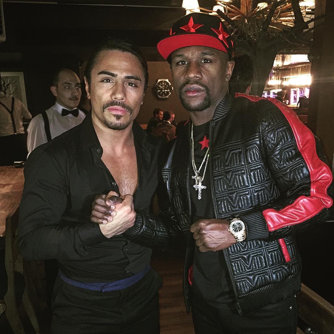 Floyd Mayweather no dejó escapar la oportunidad de gastar su dinero en el costoso restaurante de Nusret.