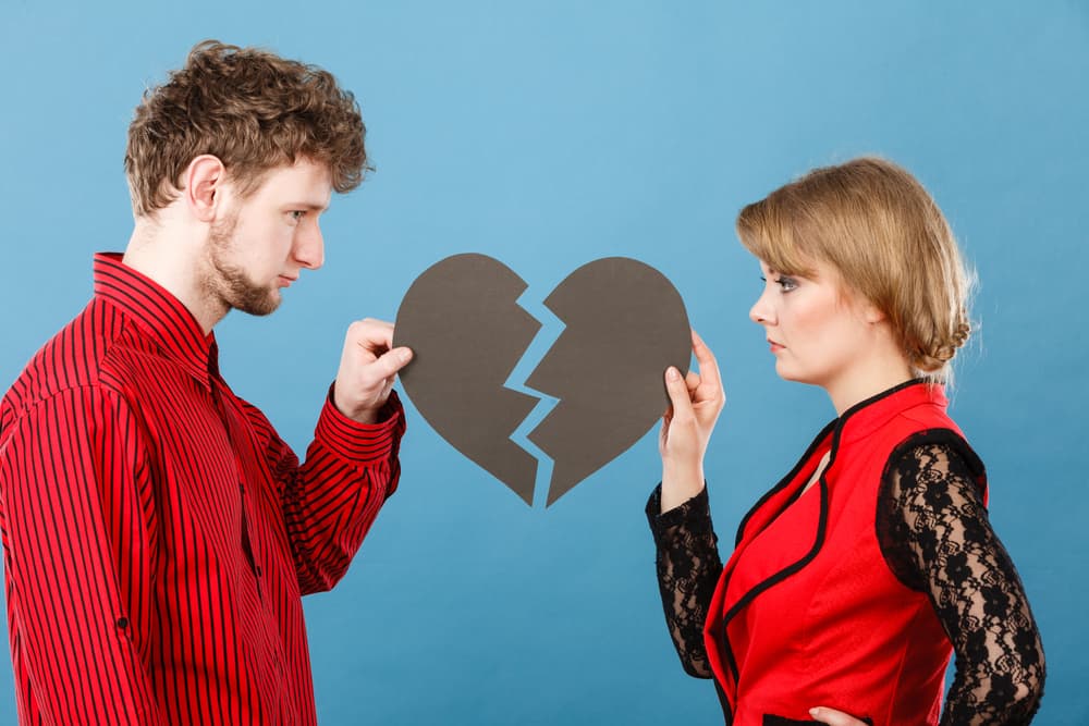 <b>TAURO</b>
<br>Si ya acabó tu relación, es probable que no sufras de más y le estés dando de vueltas a la cosa. Ya, acabó y punto. Si pueden ser amigos, muy bien; si no, no pasa nada. Si siguen en contacto, no quiere decir que haya un chance de reconciliarse, porque siempre procuras no tropezarte con la misma piedra dos veces.