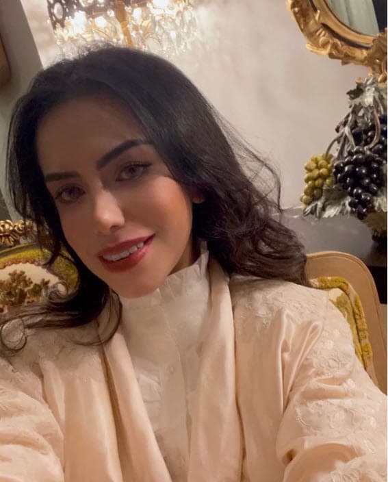 Según la información de la revista, se especula que Yrma Lydya "alteró documentos oficiales o simplemente mentía sobre su edad 
<b>por motivos de coquetería femenina</b>". 
<br>