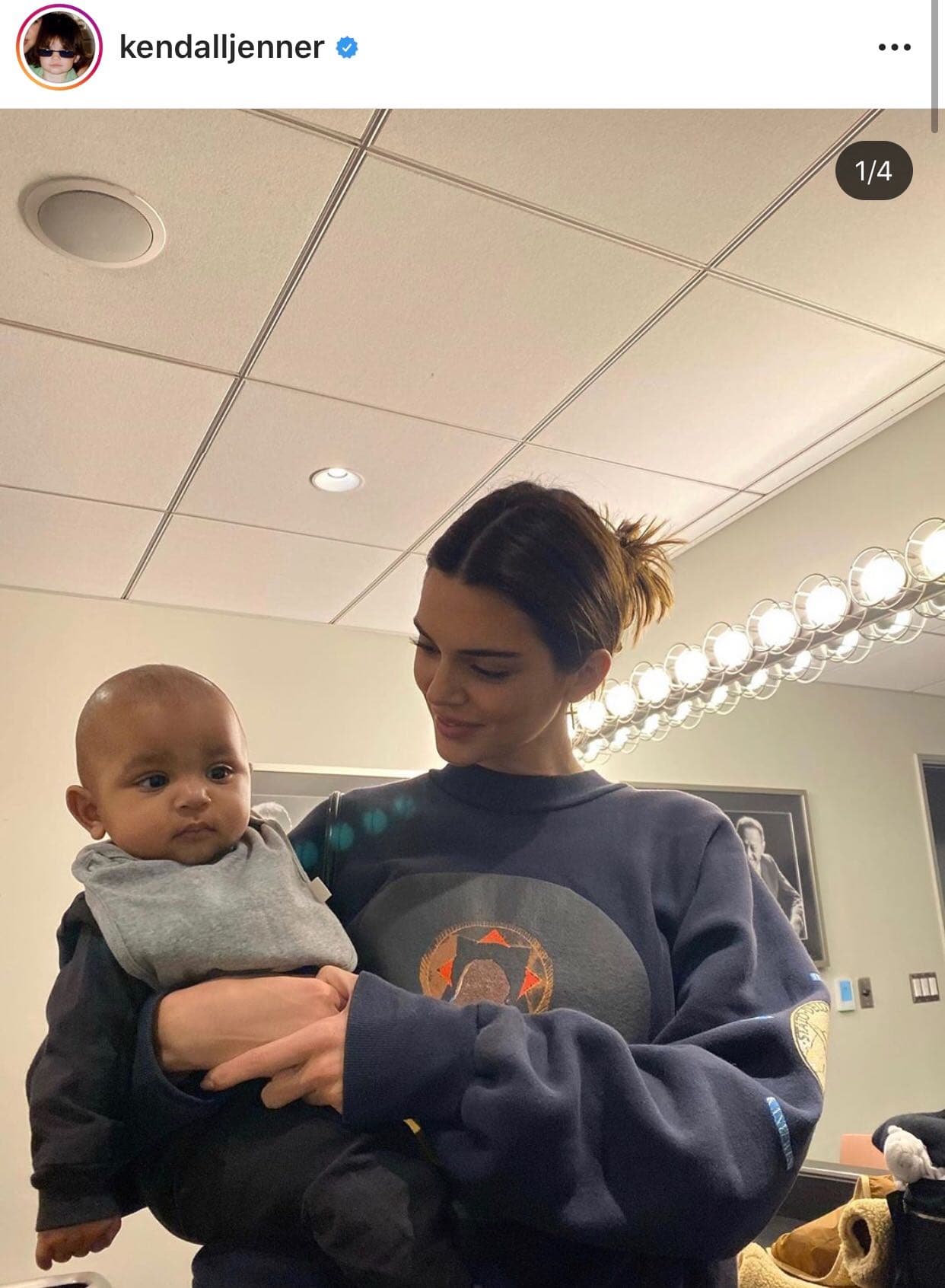 De acuerdo con 
<a href="https://www.dailymail.co.uk/tvshowbiz/article-7721899/Kendall-Jenner-wonders-friend-Fai-Khadra-start-family-Instagram.html">Daily Mail</a>, la fotografía sucedió en un camerino del 
<a href="https://es.hollywoodbowl.com/">Hollywood Bowl</a>, donde su cuñado Kanye West estrenó la nueva ópera ‘Nabucodonosor’.
<br>