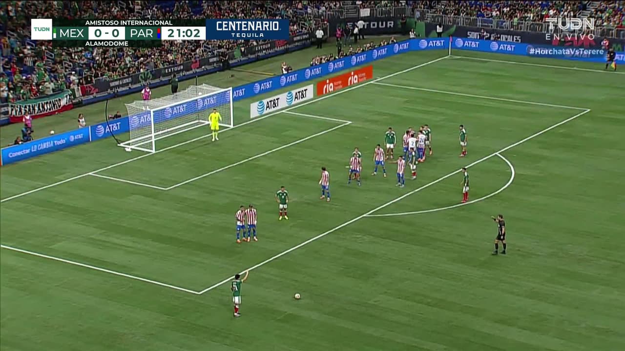 ¡TIRO ATAJADO! disparo por Gilberto Mora.