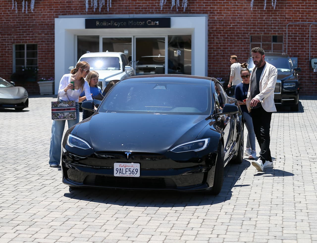 Junto con el niño vieron algunos modelos en la agencia ubicada en Beverly Hills. 
<br>
