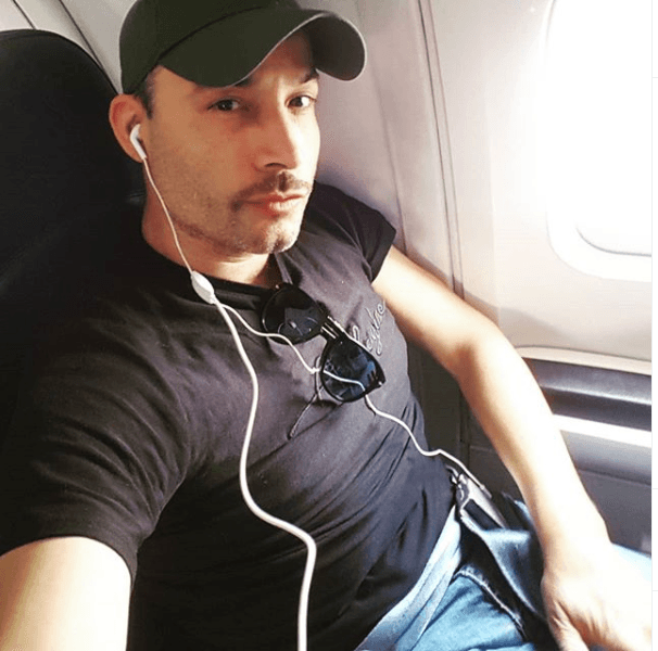 "
<b>El escenario es mi medicina</b>. Yo he tenido la oportunidad de llorarle a nivel escenario a mi madre, y de llorarle 'a calzón quitado' (sin tapujos) como decimos en el rancho. Y cuando ha pasado eso yo descanso muy bonito", aseguró.