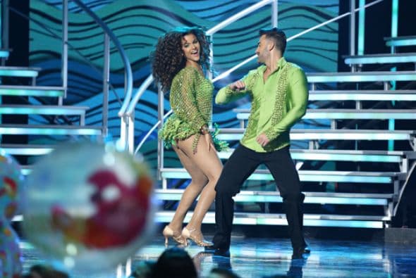 Clarissa y el actor Mauricio Mejía bailaron un contagiose merengue. La dominicana enseñó al actor mexicano a moverse con mucho calor tropical.
