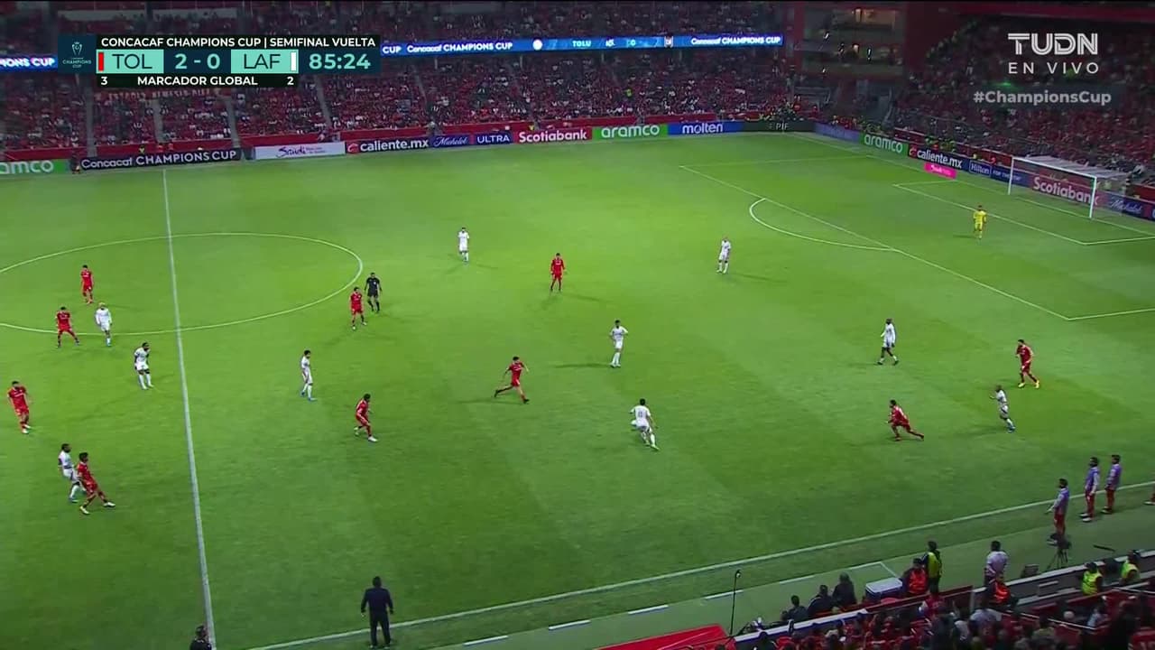¡Expulsión! El árbitro saca la roja directa a Ryan Porteous.