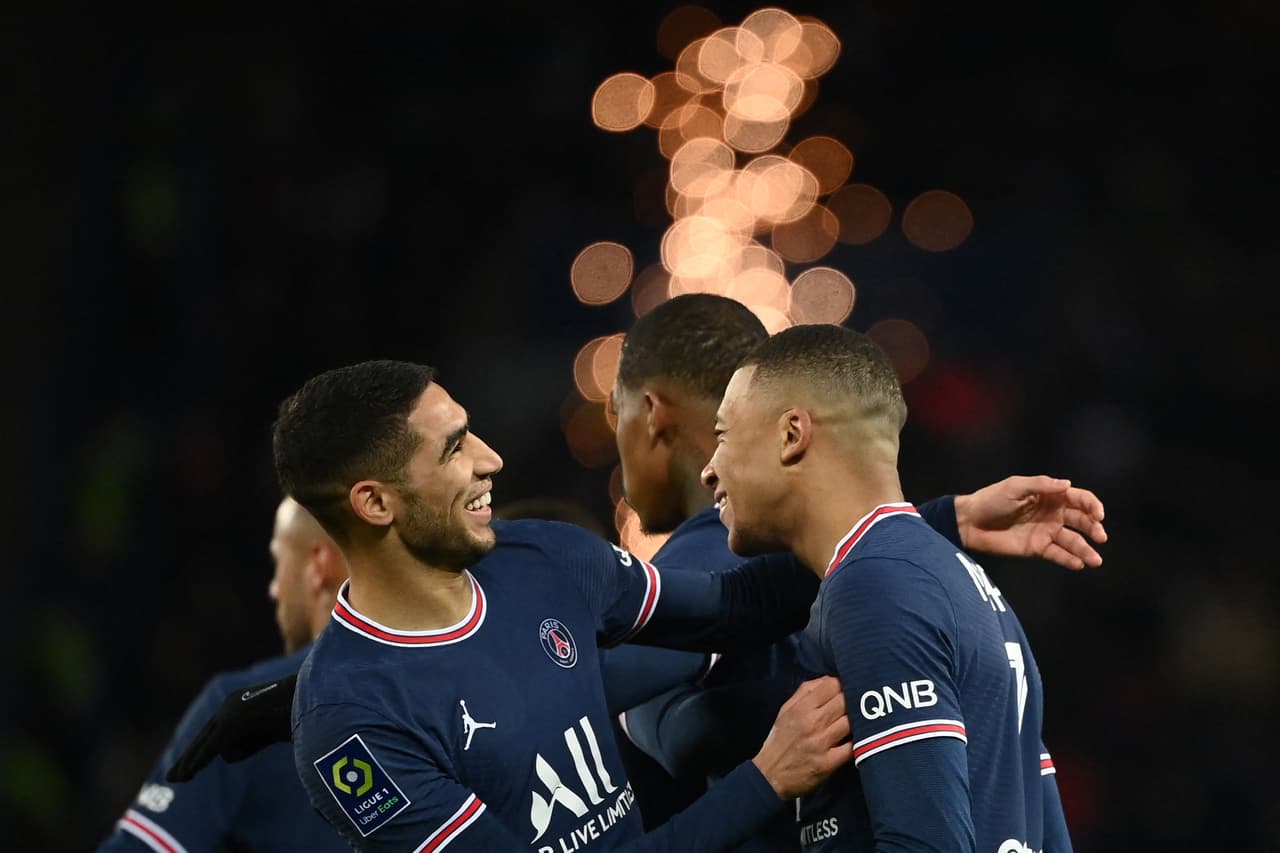 El PSG goleó al Lorient gracias a los dobletes de Neymar y Mbappé, así como otro tanto de Messi.