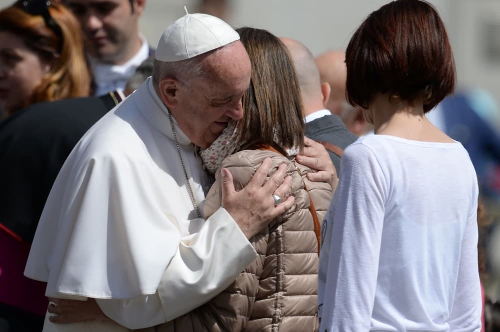 El papa Francisco permite la absolución del aborto de manera indefinida