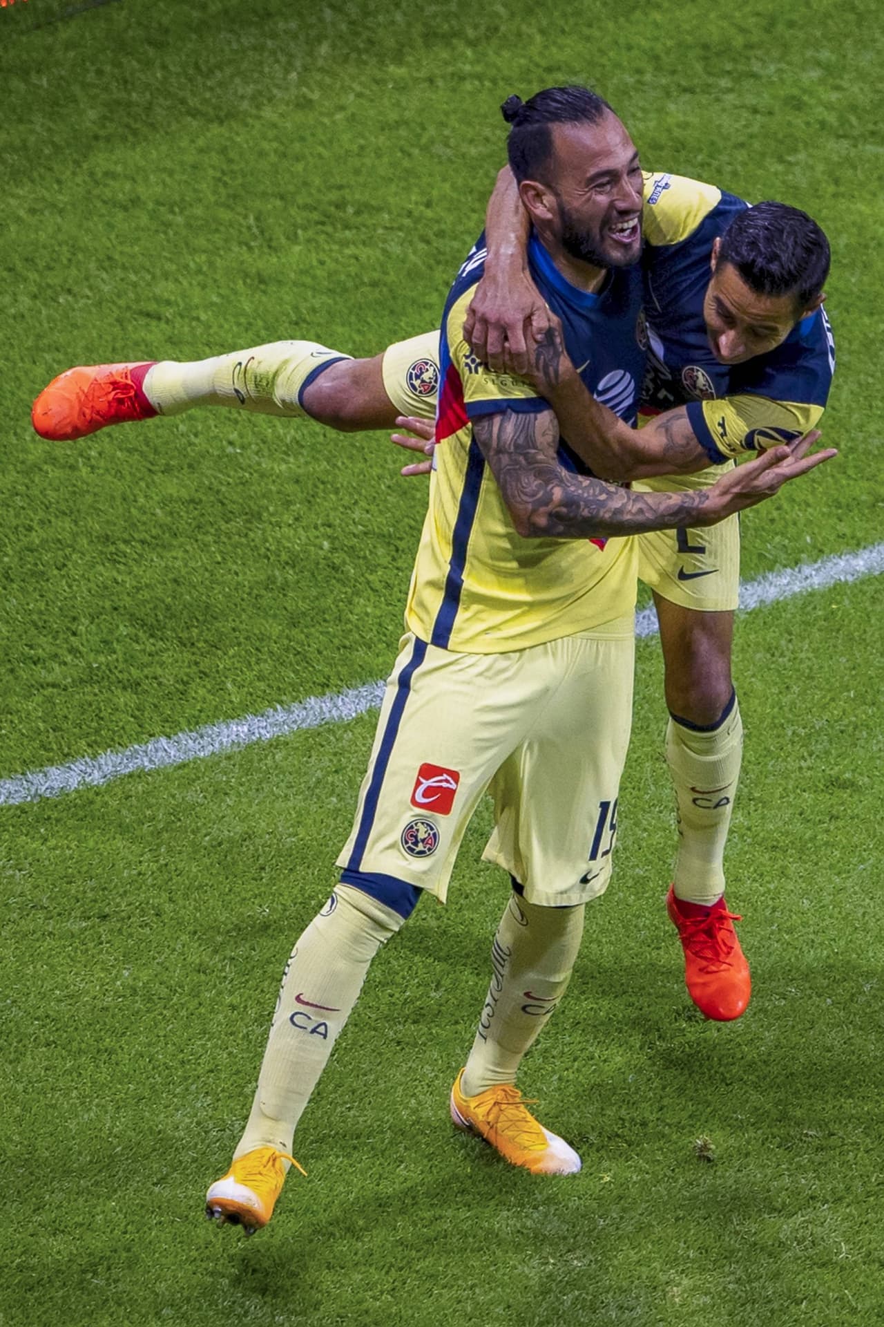 Se vislumbra la permanencia en el América de Emanuel Aguilera.