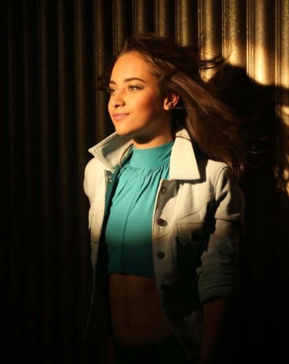 Si pudiera dedicarse a otra cosa que no sea la música, le gustaría estudiar psicología.