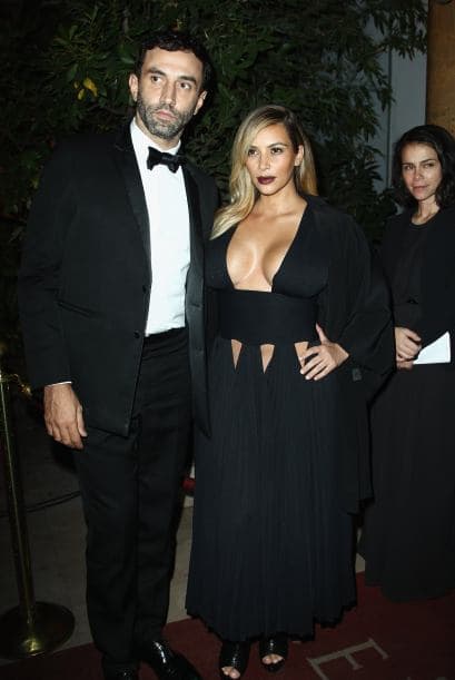 12. Tras el nacimiento de North West, Kim nos tenía preparada una gran sorpresa. Así apareció en la Semana de la Moda en París 2013. ¡nos dejó con la boca abierta!