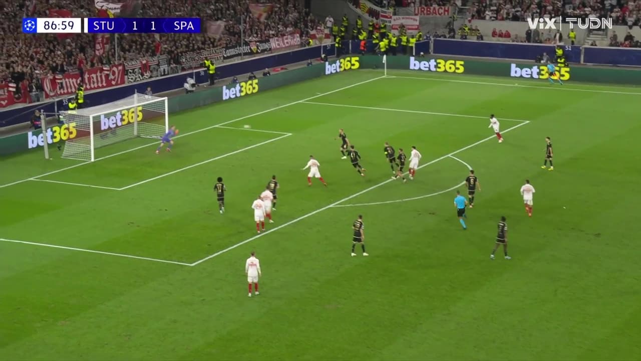 ¡Atajada espectacular! Vindahl no deja que el Stuttgart se lleve la victoria